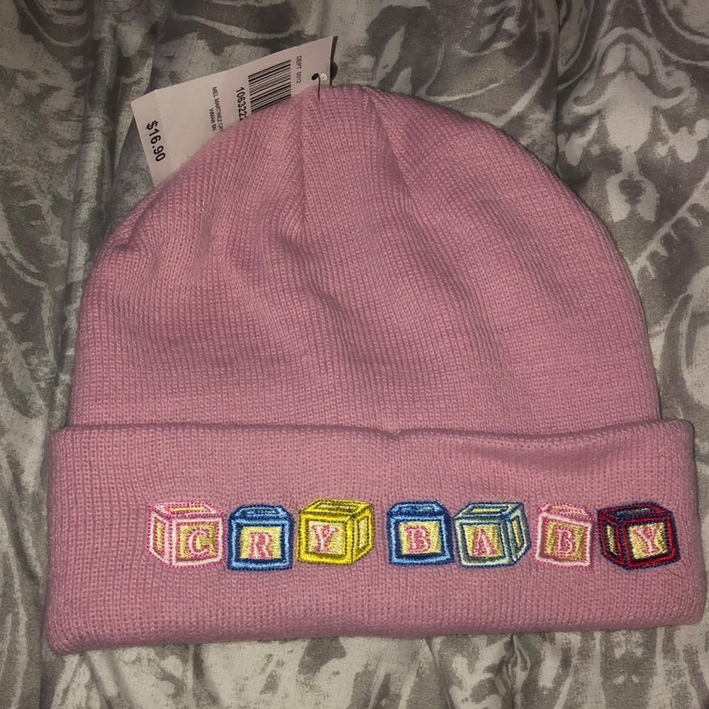 CRYBABY BEANIE ★